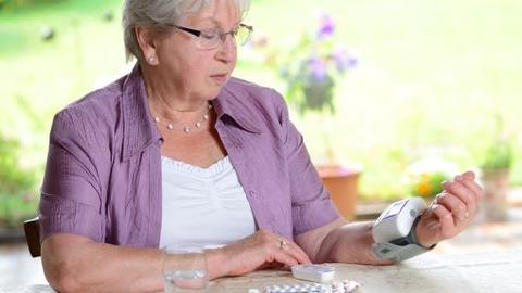 Bei hohen Blutdruckwerten ist eine medikamentöse Therapie nötig