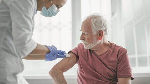 Herzpatient bekommt eine Impfung